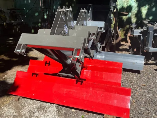Plaina traseira com lamina de 2.30mts e 1.80mts