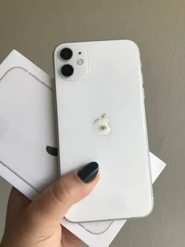 iPhone 11 64GB todo original 