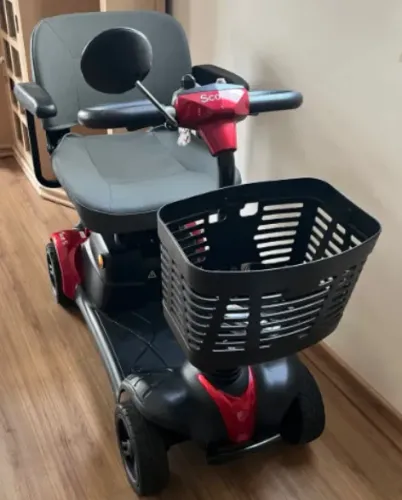 Cadeira de Rodas elétrica Motorizada Scott - 135kg - Autonomia 14km