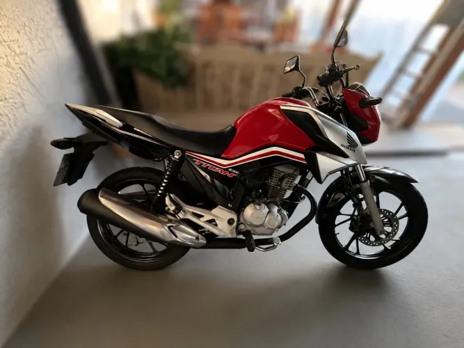 CG Titan 160 Impecável