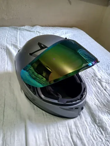 Capacete motociclista Helt