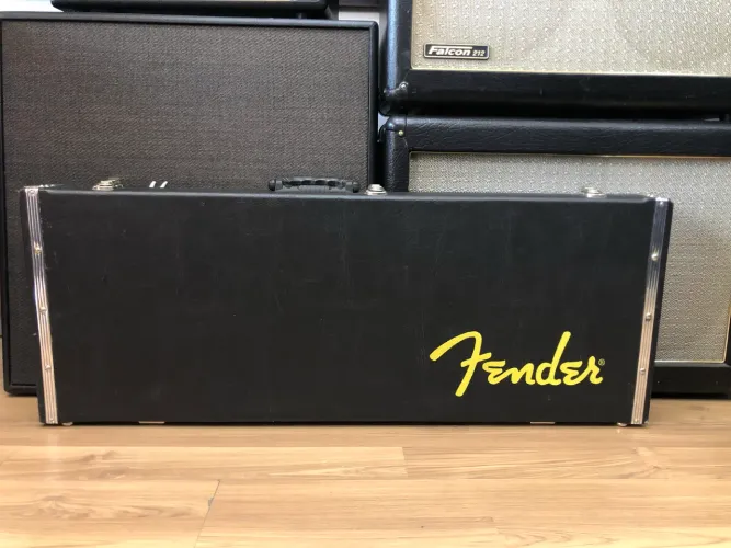 Case Fender original americano retangular para stratocaster no formato em ótimo estado