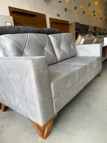 Estofado belissimo conforta 3 pessoas no tecido jolie em Promoção