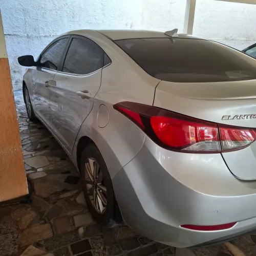 Hyundai Elantra GLS 2.0 16V Flex Aut. 2015