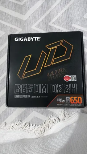 Placa-mãe Gigabyte B650M DS3H DDR5 AM5 - Excelente Estado