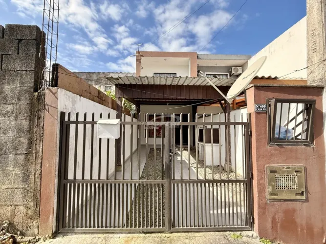 Casa disponível para locação no bairro Nossa Senhora da Paz Balneário Piçarras. (Cód. 245