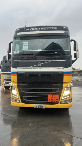 Conjunto Volvo FH 460 + Carreta Tanque Boton à Venda