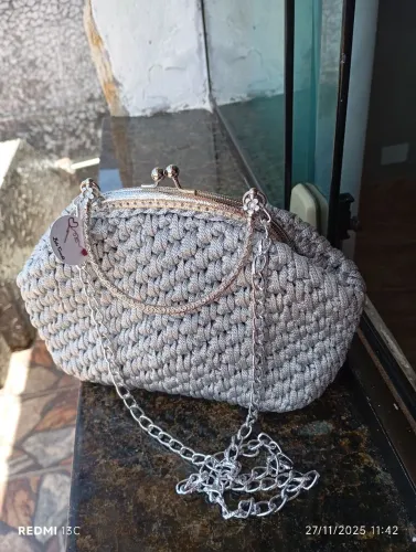 Bolsa cinza(prata) crochê
