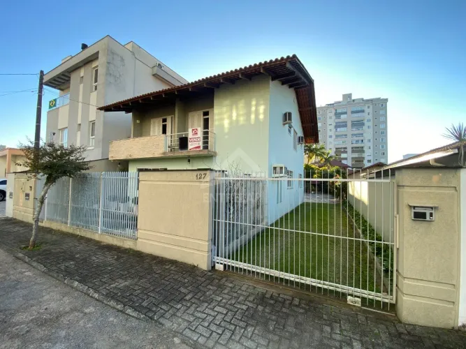 CASA RESIDENCIAL em JARAGUÁ DO SUL - SC, CENTRO
