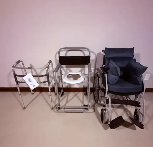 Kit Dellamed - Cadeira de Rodas + Almofada Poltrona + Cadeira de Banho + Andador 