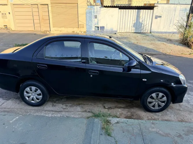 Toyota Etios XS Sedan 1.5 Flex 16V 4P Mec. 2015