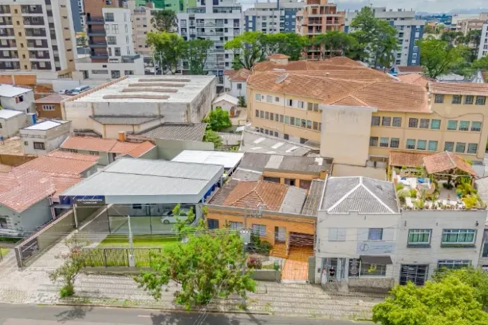 TERRENO ZR4 - DUAS QUADRAS DA PRAÇA DO JAPÃO - LOCALIZAÇÃO PRIVILEGIADA