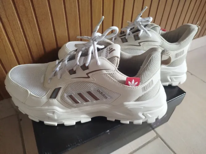 Tênis Adidas