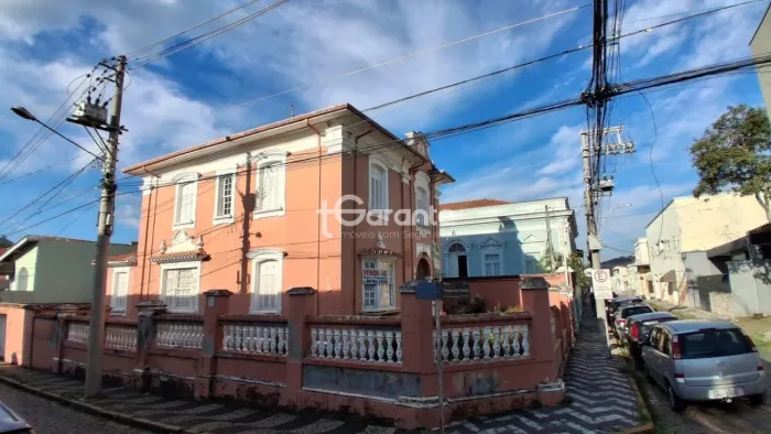 Sobrado Antigo no Centro de Amparo para venda ou locação