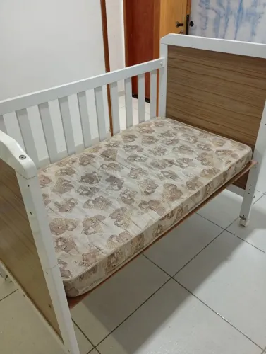 Vende - se berço , pouco usado
