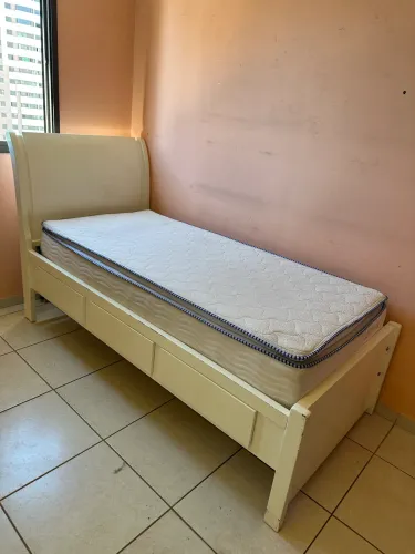Cama solteiro com colchão