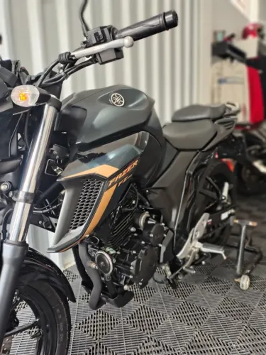 FZ 25 APENAS 8 MIL KM 