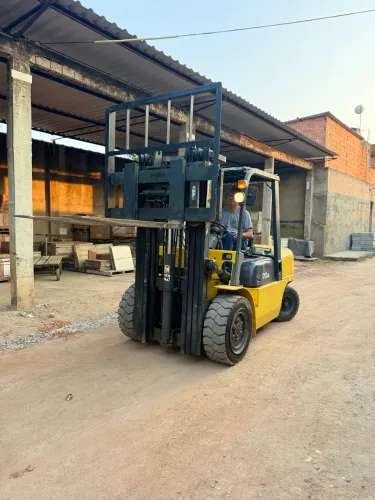 Empilhadeira JAC 4 toneladas a diesel 