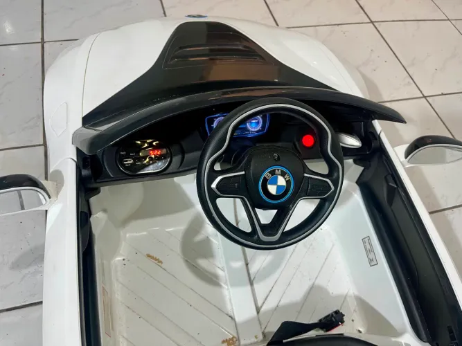 Mini carro elétrico bmw