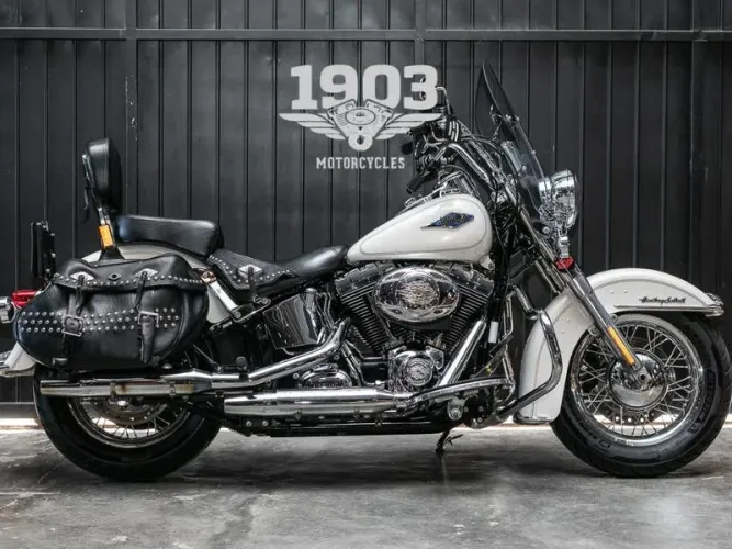 HARLEY-DAVIDSON HERITAGE CLASSIC 2015