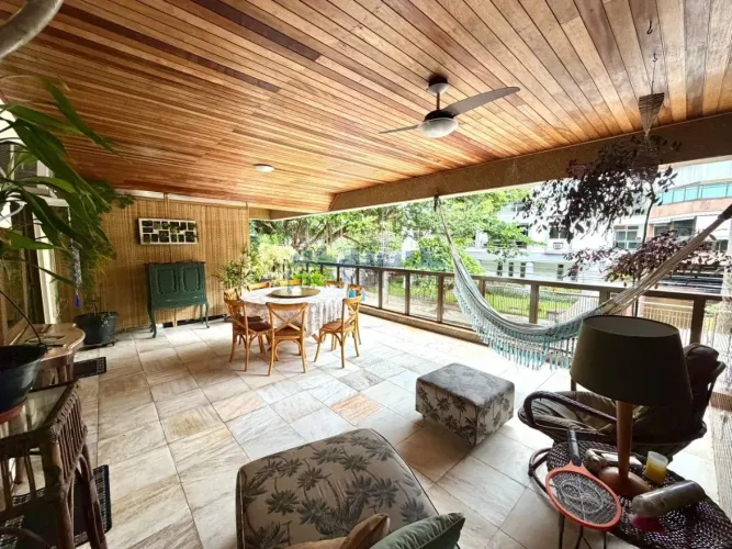 Jardim Oceânico 155 m² | 3 Quartos (1 Suíte) | Quadra da Praia | Rua Tranquila