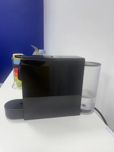 Vendo Nespresso Essenza Mini Preta