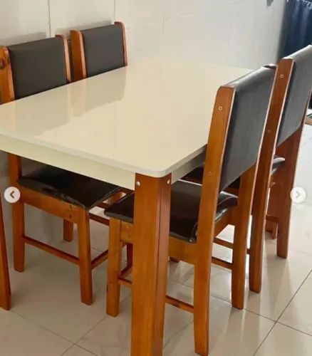 Mesa de jantar 4 cadeiras
