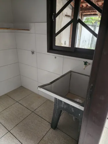 Alugo casa no Bairro Espinheiros 
