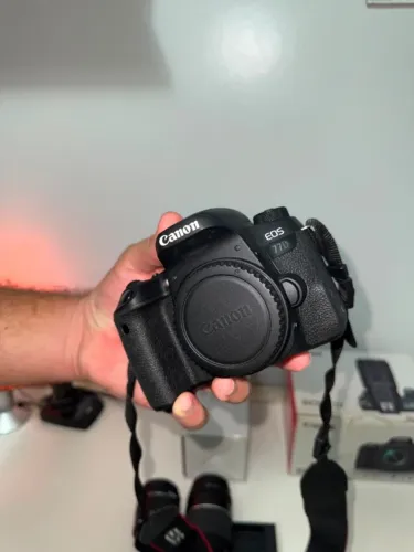 Canon EOS 77D