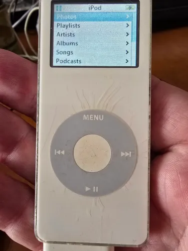 Apple Ipod 2Gb original funcionando com cabo