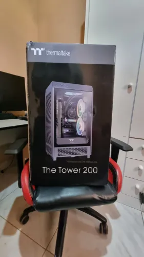 Gabinete Thermaltake The Tower 200