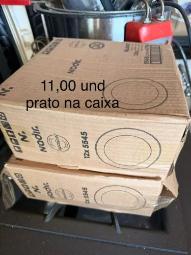 Prato branco na caixa