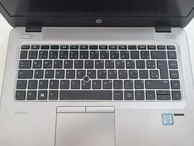 Notebook HP i5 8Gb de memória. SSD240GB. Tela 1.super rápido tudo funcionando 