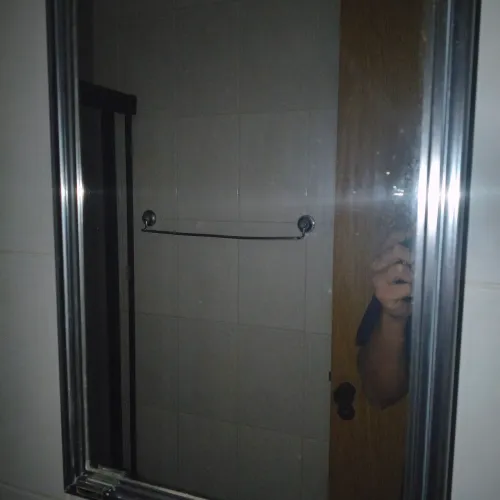 Armarinho com porta escovas e espelho
