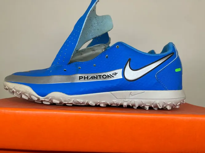 Chuteiras Nike Phantom GT Club TF ( Turf/ Society)