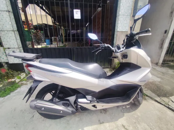 Honda PCX 150 (2018) Prata | Com Baulete e IPVA Pago<br>?Descrição: