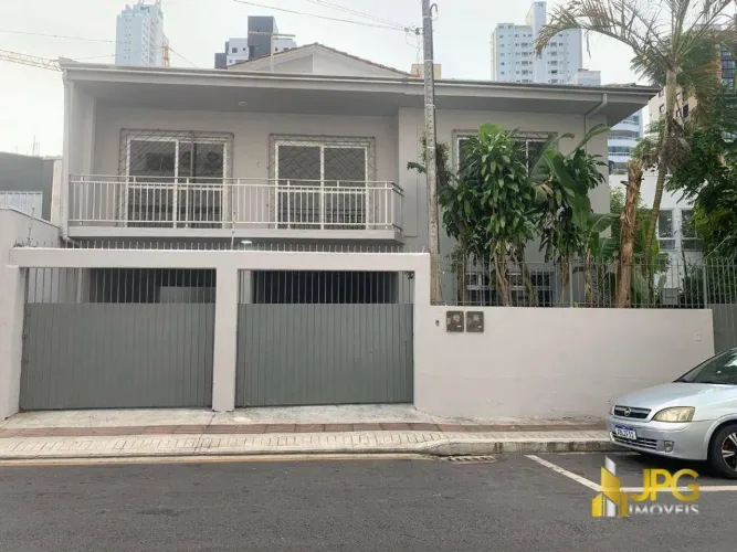 Casa com 3 dormitórios para alugar por R$ 12.000,00/mês - Centro - Balneário Camboriú/SC
