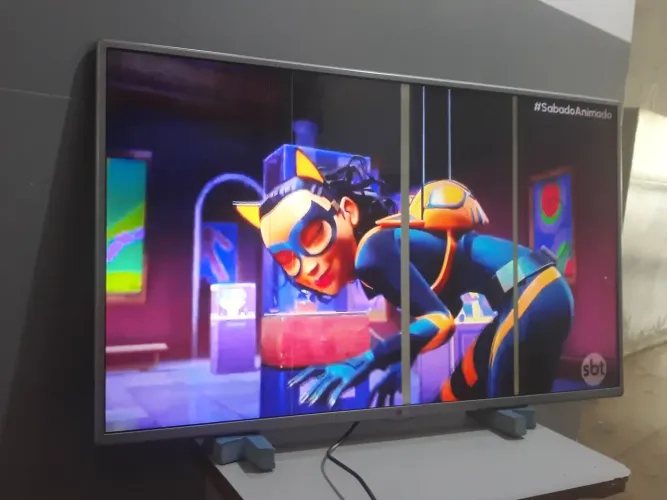 tv 43 led digital lg detalhe linha que não atrapalha em nada assistir controle *