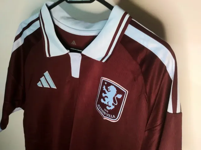 Camisa aston villa home. 26/27. Modelo torcedor