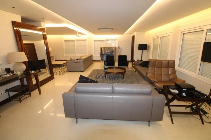 CASA A VENDA NO BATEL COM 320M2 TOTALAMENTE REFORMADA NOVINHA BEM AO LADO DO SHOPPING BATE