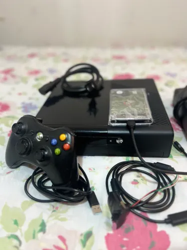 Xbox 360 Super Slim 500gb + 100 jogos