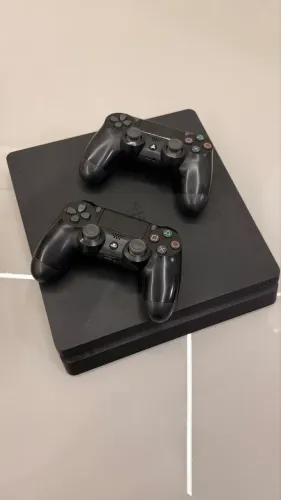 Play Station 4 Ótimo Estado Original com 2 Controle 