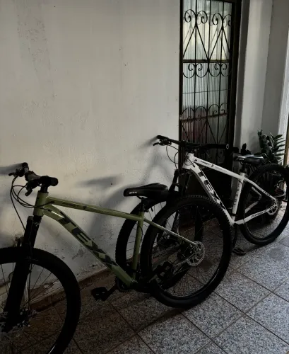 Duas bikes aro 29