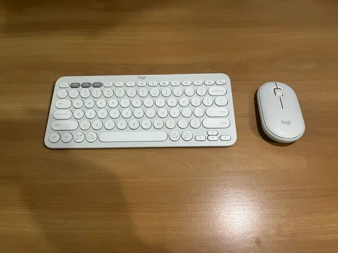 Teclado e mouse Bluetooth Logitech seminovos 