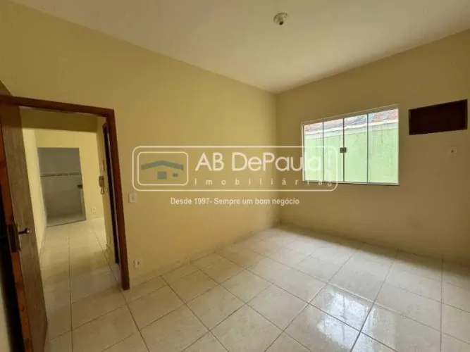ALUGA EM MAGALHÃES BASTOS - R. ALMEIDA E SOUZA, 1039 - CASA COM 01 QUARTO