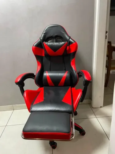 Cadeira Gamer Reclinável com Apoio para os Pés - Usada