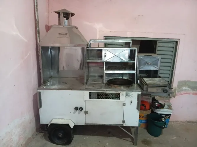Vende-se Esse Carrinho De Hot Dog , Pastel E Espetinho
