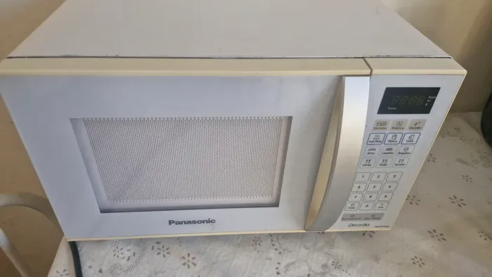 Vendo micro-ondas seminovo, so precisa comprar o protetor de dentro 