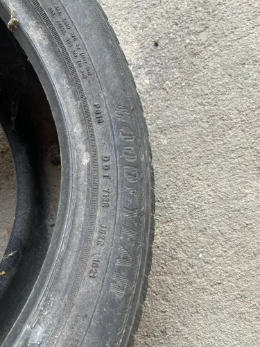 Pneu Goodyear 215/55/ R 17