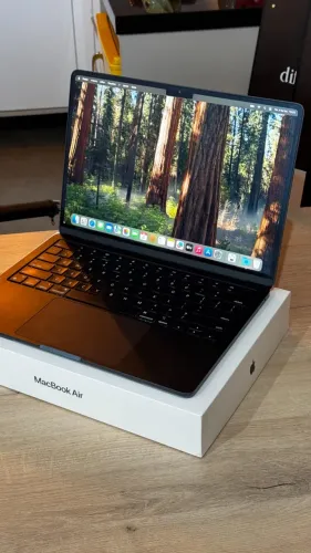 MacBook Air M4 2025 | 16GB Ram | 256GB SSD | 13.6 Pol - 6 meses de uso! Bateria 100%! Loja